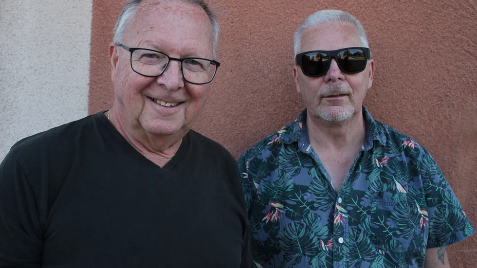Kusinerna Hans och Kent-Åke Carlsson från Hultsfred tycker sommaren har varit i varmaste laget för att ägna sig åt sin största gemensamma hobby – att köra motorcykel. Hans är hobbyfotograf också: "Den bästa tiden på året ligger fortfarande framför oss. En sensommarmorgon när dimman ligger tät över sjön Hulingen är det vackraste motivet. Det ser jag fram emot!"