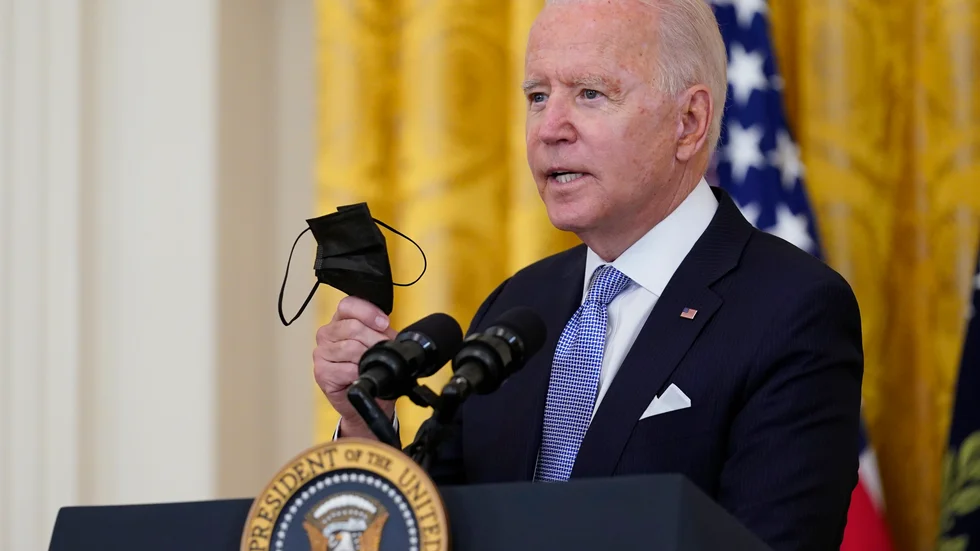 President Joe Biden manar i ett tal alla i USA att vaccinera sig mot covid-19.
