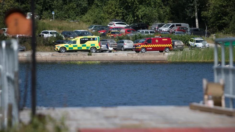 I helgen har fem personer omkommit i drunkningsolyckor runt om i landet. I Uppsala blev en man uppdragen ur vattnet vid Björklingebadet och fördes med ambulans till sjukhus, där han senare avled.