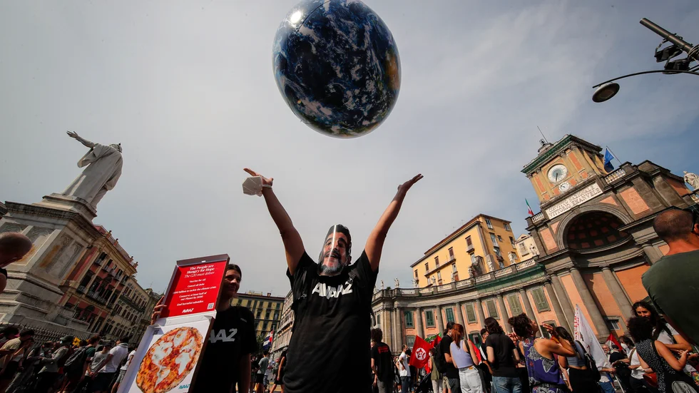 Demonstrationer under veckans klimatmöte mellan G20-länderna i Neapel i Italien.