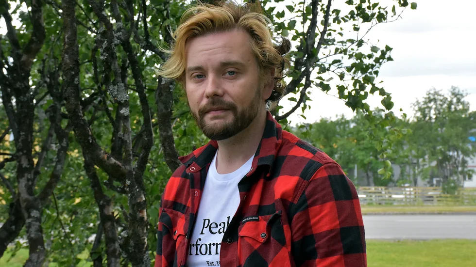 Jerry Ahlqvist fick mer än 4000 notiser i sin mobil och tackar för stödet från alla som velat hjälpa den hemlöse mannen.
”Man hinner bara panikfiltrera. Det har varit överväldigande. De flesta har varit positiva och jag har fått väldigt många kommentarer och mycket peppning", säger han.