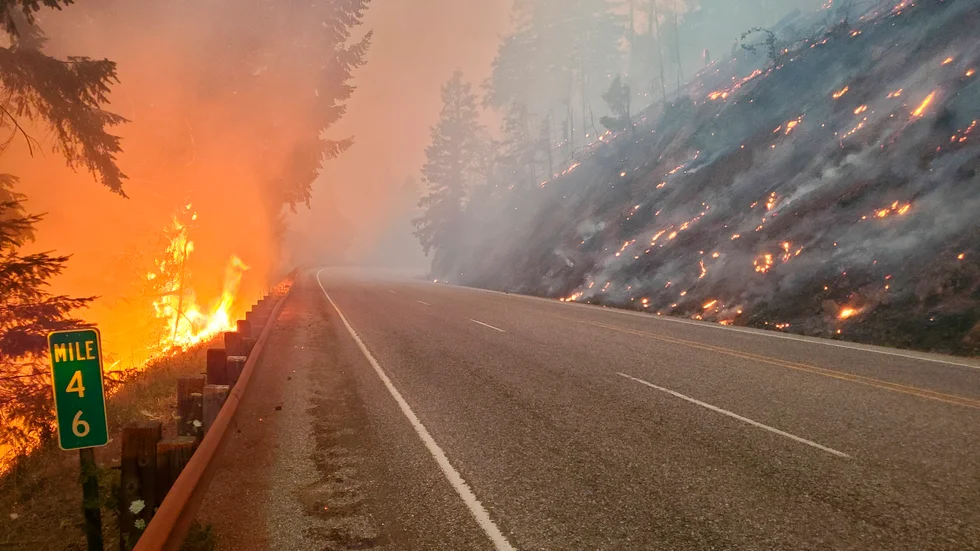 Eldhärjad terräng i västra Oregon den 7 juli.