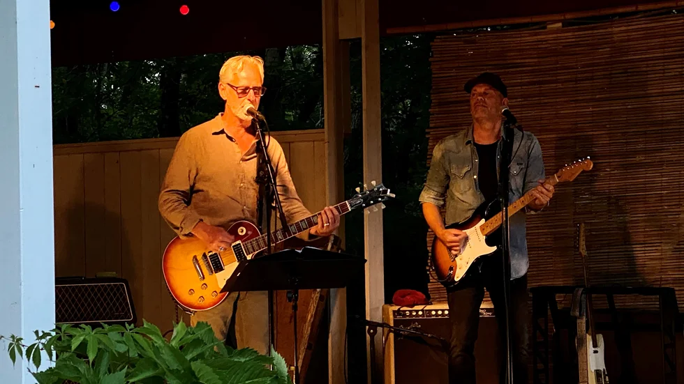 Uno Svenningssons konsert på Mary´s café växte sig starkare efterhand, tycker vår recensent. 