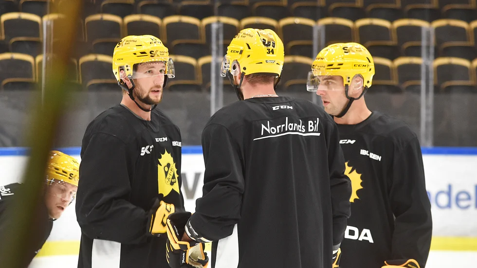 Kedjan med Melker Karlsson, Tom Kühnhackl och Joakim Lindström ser ut att bli riktigt toppkedja i Skellefteå AIK. 