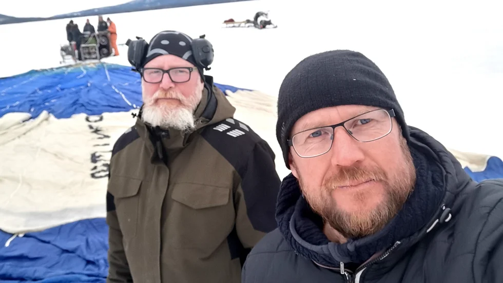 Fredrik Broman, till höger, säljer sin del av flera Råneå älvdalkopplade turismföretag till affärspartnern Jonas Gejke. Bland annat den ballongverksamhet som skapats de senaste åren.
