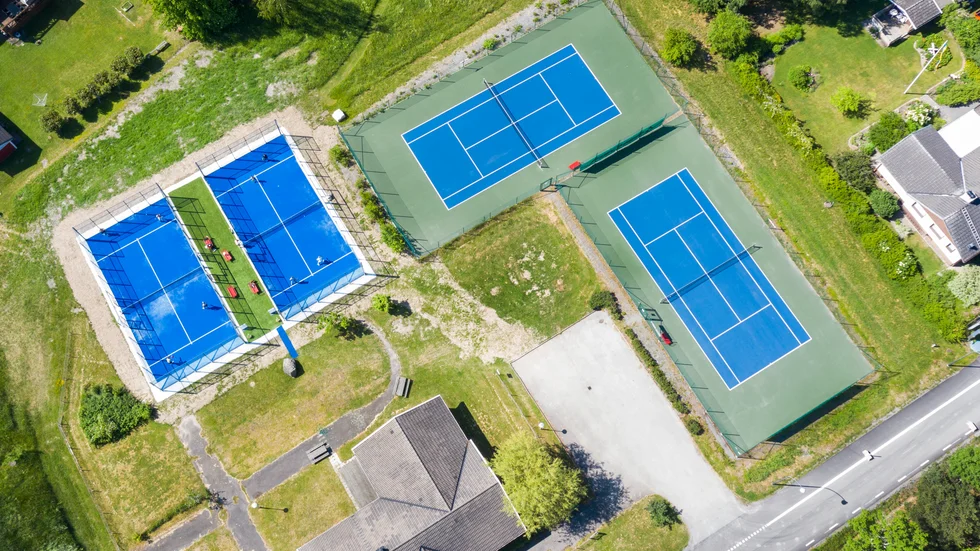 Intill tennisbanorna i Arkösund byggdes förra året två padelbanor.