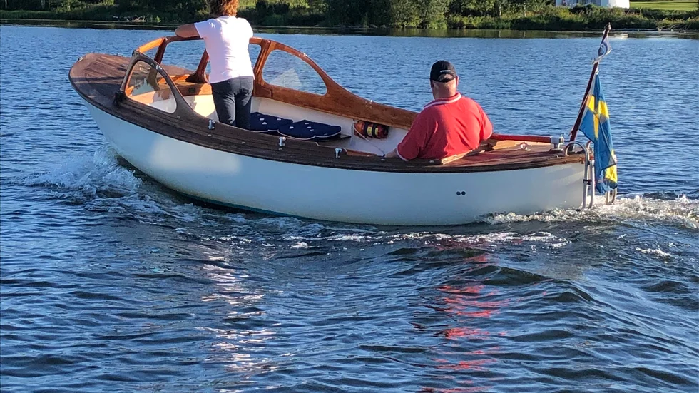Sjöbjörnen Amanda med Lena och Lasse Englund på Kalix älv vid Filipsborg