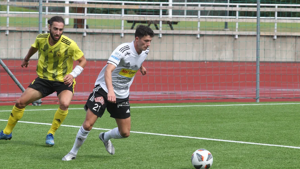 Motala AIF har Ivan Rako avstängd hemma mot serieledande Nyköping på onsdag. Målvaktsposten är också oklar inför matchen.