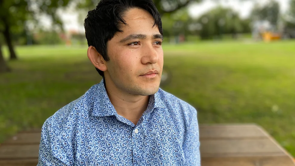 "Jag hade en tanke om att en dag få träffa min familj, men nu är det omöjligt" säger Jalil Rezaei. Hans familj befinner sig nu på flykt inne i Afghanistan.
