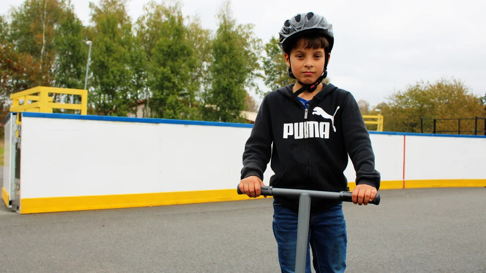 Mio Leijon, 8 år, älskar att åka kickbike och tycker att både aktivitetsområdet och det nya namnet är jättebra.