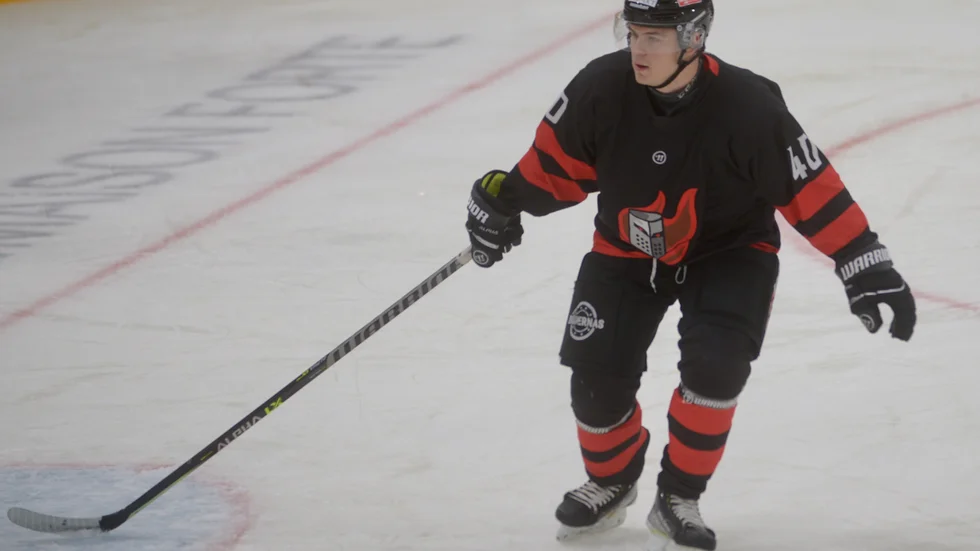 Joakim Stjern Svensson fanns med på isen när Nyköpings SK hemmaslog Lindlöven med 4–3 efter sudden death.