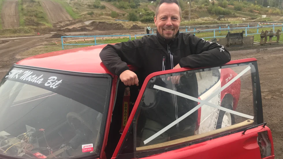 Fredrik Karlsson i SMK Motala får äntligen starta hemma på Dunteberget igen. Lilla folkracefestivalen körs i helgen under två dagar, med 160 förare från olika delar av Sverige. "Det blir riktigt roligt", säger Karlsson som också är med i arrangörskommittén.