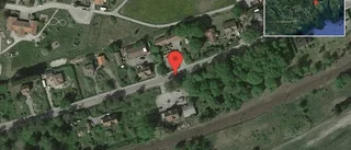Fallna träd skapar problem i trafiken på väg 782