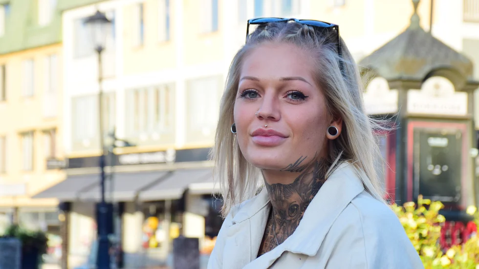 Att Andréa Ask från Södra Vi utsatts för näthat efter sin medverkan i Hela Sverige bakar upprör insändarskribenten.