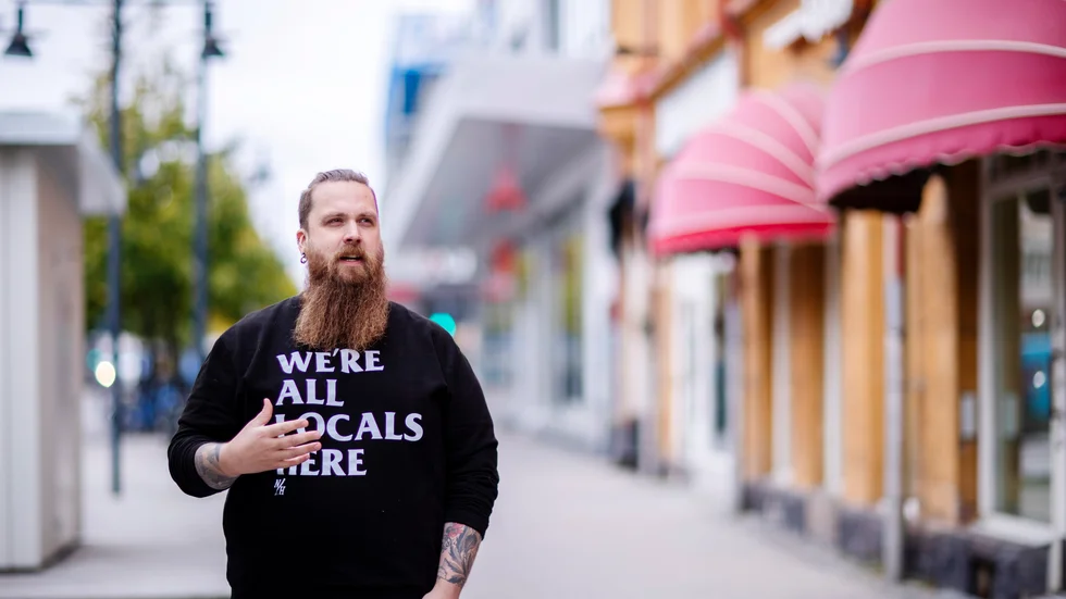 Dennis Wallenberg fortsätter expansionen av klädbutiker i Norrland. I dag ingår sex affärer i koncernen, men redan om två månader ökar antalet till åtta. "Jag tror att tio är en realistisk siffra som vi kan nå under 2022."