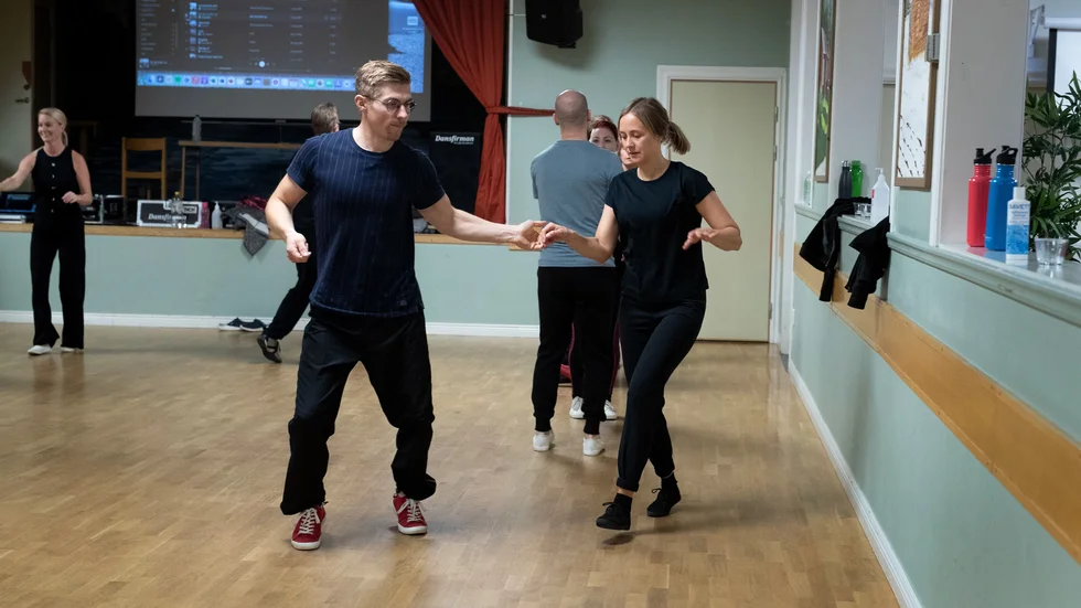 Annette och Jens Öberg, Öjebyn, vill ta det försiktigt och har igen brådska med att gå tillbaka till socialdanser som det var innan pandemin. De tycker att det är bättre att känna sig säkra och att det får ta tid.