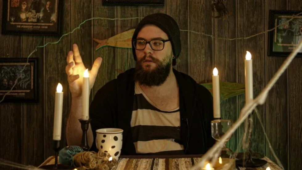 Pontus Sundström driver tillsammans med sambon Sanna Öhlund Youtubekanalen Swedish Ghost Lovers, som i år är med och tävlar med sin kortfilm ”The Bell Ringer”.