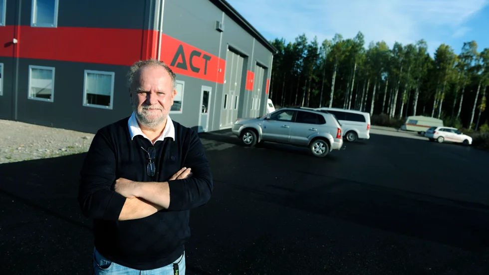 Torbjörn Karlsson, VD på ACT M&B AB, berättar att planerna för byggnation på Krönsmon-området för stunden har lagts på is. "Vi har helt enkelt för mycket att göra", säger han. 