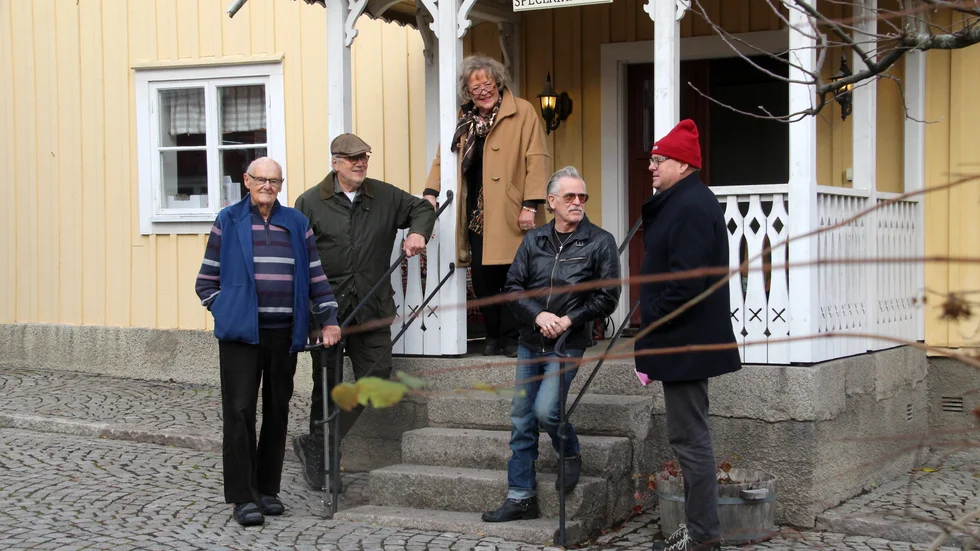 Lennart Nilsson, Fred Johansson, Barbro Bragée, Torbjörn Gustafsson och Jerker Carlsson har, tillsammans med Gudrid Hansen och Jan Hultman, vädjat till kommunen att dra tillbaka försäljningsplanerna kring Dalkulla.