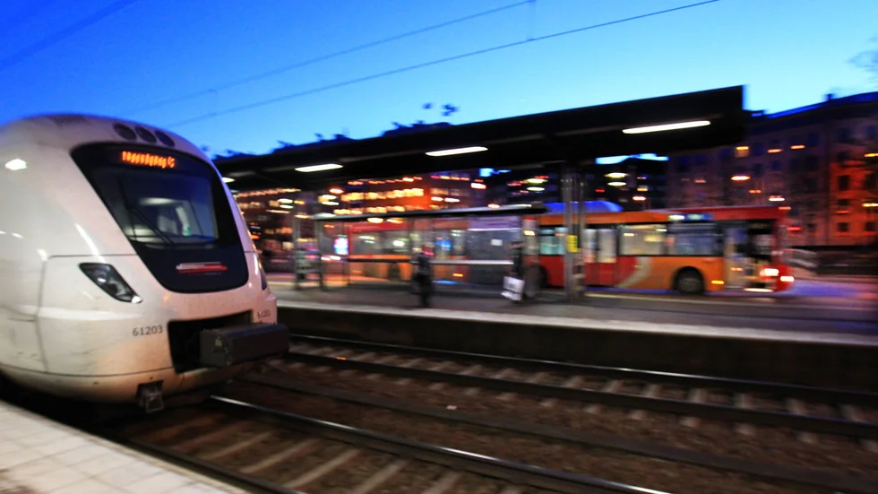 Piteå skulle inte vara ensamt om att ha en tågstation i centrala stan, de flesta svenska städer har det.