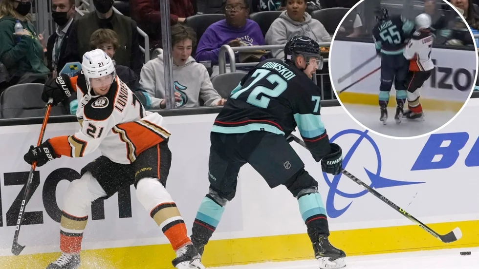Isac Lundeström sänktes av tacklingen från Jeremy Lauzon och tvingades lämna matchen.