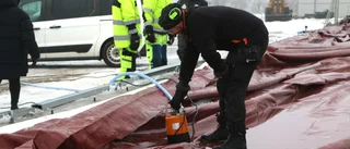 "Planen är att få upp tältet i dag"