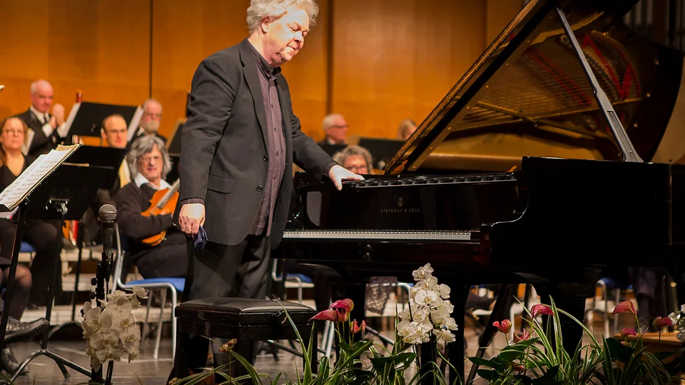 Pianisten Hans Pålsson spelar Beethoven i Flen.
