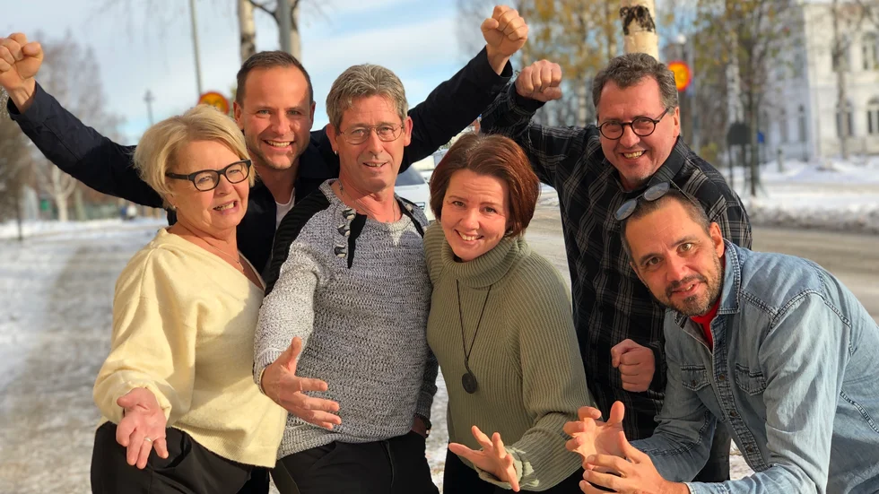 På lördagen träffades revy-gänget för att skriva material till 2022 års revy. Från vänster: Siw Öhman, Kenny Nylén, Lennart Sandberg, Irja Wallmark, Stefan Alenius och Per-Erik Sortti. Catrin Sjögren saknas på bilden.   