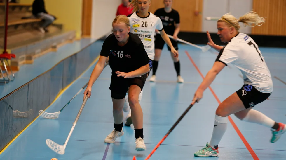 WIBK väljer, till att börja med, att inte ta in fler än 100 personer på sina matcher kommande helg. På bilden syns damlagets Alice Svensson.