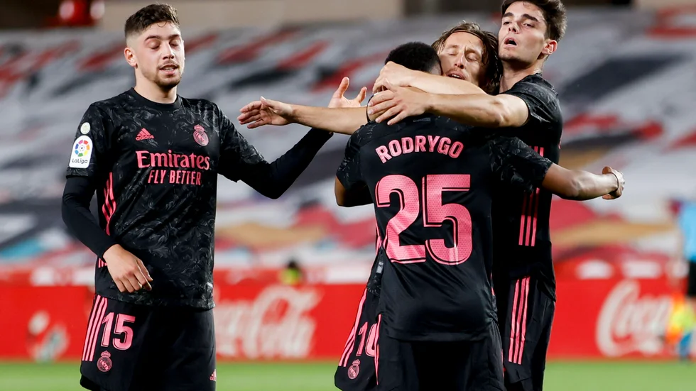 Real Madrid bortaslog Granada med 4-1.
