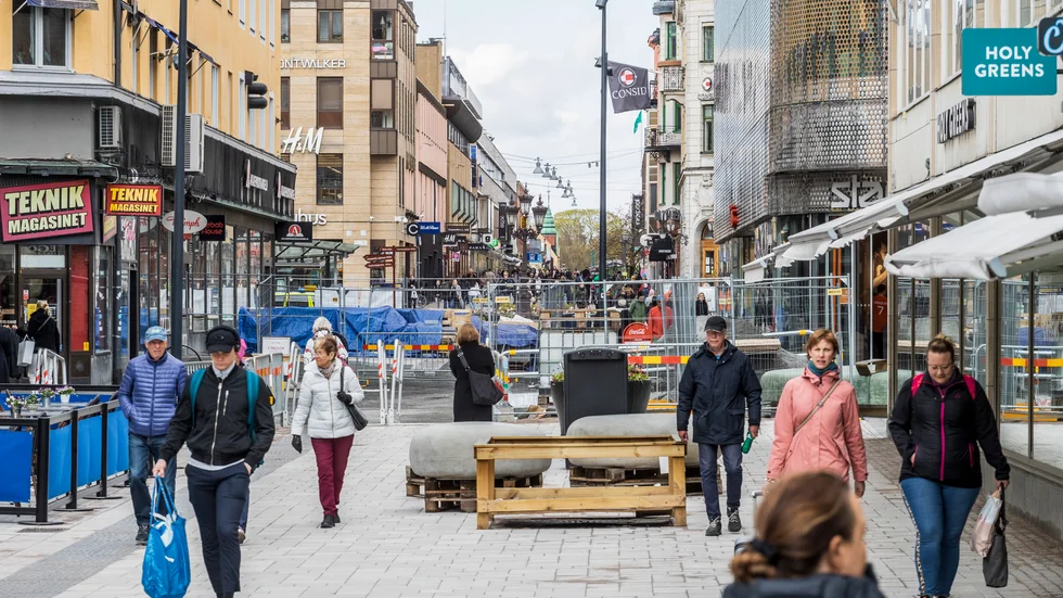 Besökare i city möts numer ständigt av nya vägarbeten och byggen, menar skribenterna.