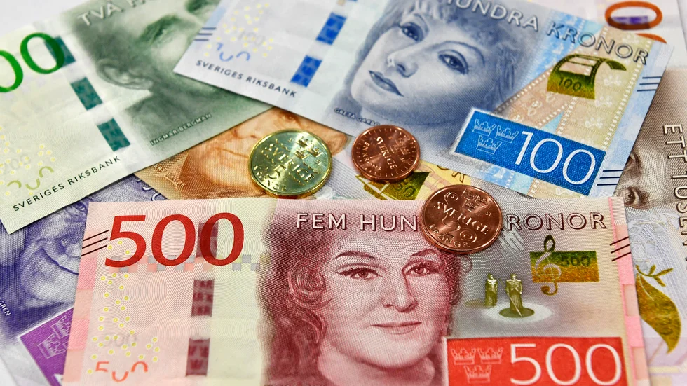 En man i 40-årsåldern åtalas vid Varbergs tingsrätt för elva fall av grovt bedrägeri. Enligt åtalet har han lurat till sig över tre miljoner kronor. Arkivbild.