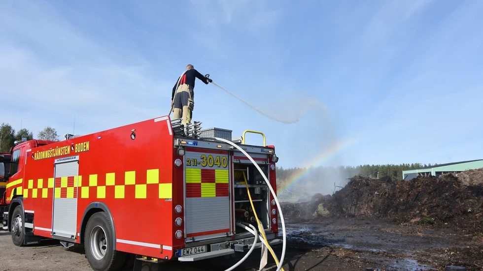 Före lunch på måndagen kom larmet om brand på Brändkläppens avfallsanläggning.