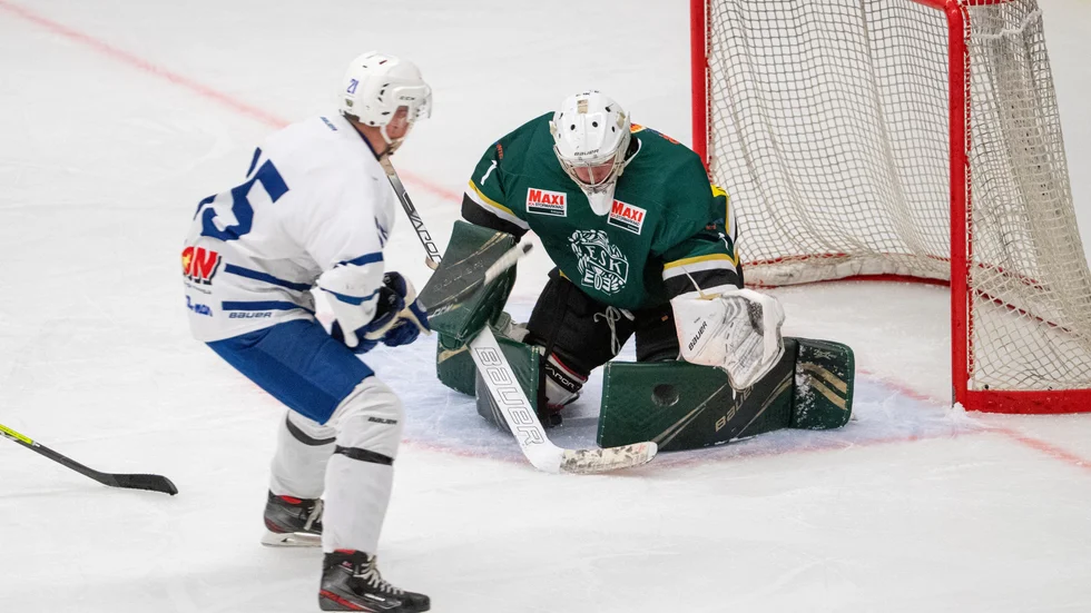 Martin Örtengren, hittills bara stått matcher på ungdoms- och juniornivå (som på bilden från Bahcohallen förra säsongen), debuterade i ettan borta mot Nyköping på onsdagskvällen. 