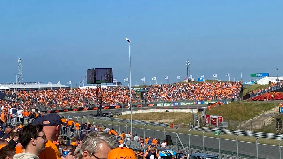 När Formel 1 kom till Zandvoort i Nederländera kunde tävlingen genomföras inför 70 000 åskådare, enbart tack vare tydliga regler om covidpass.