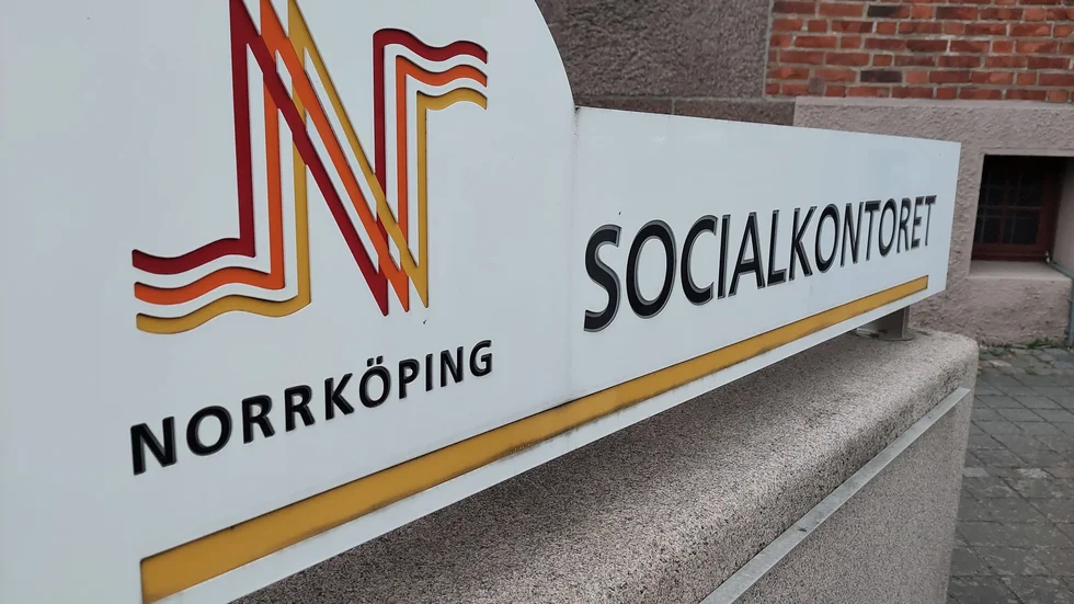 Socialkontoret i Norrköping har orsakat ett oskäligt dröjsmål när det gäller verkställighet av en kontaktperson.