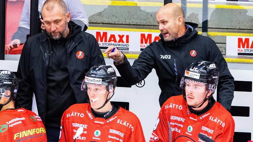 Tony Zabel och Mikael Johansson i Vita Hästens bås. 