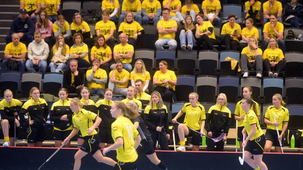 I distriktslags-SM har Sörmlands båda lag än så länge bara vunnit en match vardera. Nu måste det bli vinst under måndagen för att de ska ha någon chans att nå slutspel.