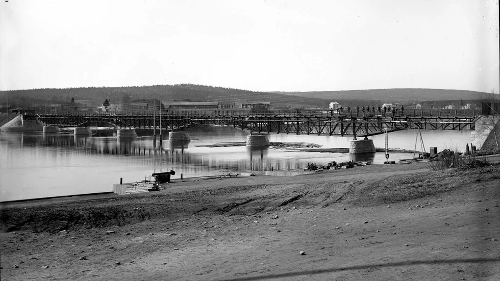 Så såg det ut när Parkbron byggdes under 1912.