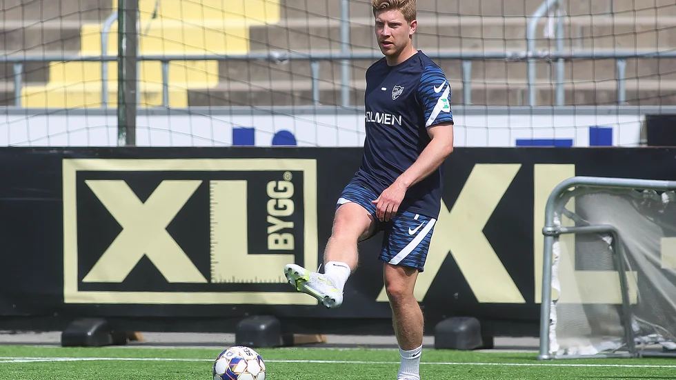 Alexander Fransson hade sina alternativ – men är i slutändan IFK-spelare säsongen ut. Ett gedignare och tydligare försvarsspel under nye Rikard Norling är något han tycker har stuckit ut lite extra så här långt. 