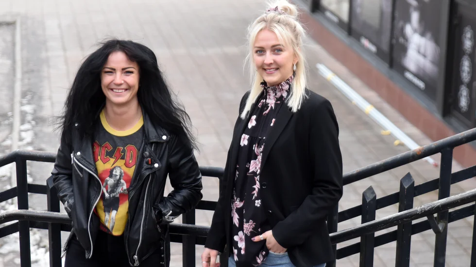 Malin Fritiofsson och Julia Sjöstrand har precis börjat sina nya jobb som destinationsutvecklare. "Vi är superpeppade att marknadsföra Finspång på bästa vis", säger Malin 