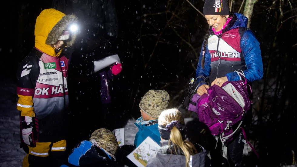 "Gemenskapen är viktig. Därför är det viktig med gemensamträning så att barnen får träffas och umgås. Barnen tränar inte själv, det gör ju knappt vuxna" säger Johanna Engström i OK Hällen.