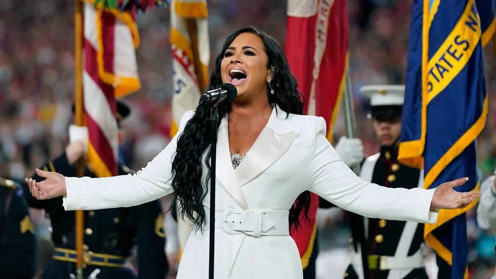 Demi Lovato sjöng USA:s nationalsång före Super Bowl-finalen 2020. Nu medverkar hon i en dokumentär där hon berättar om svåra trauman i sitt liv. Arkivbild.