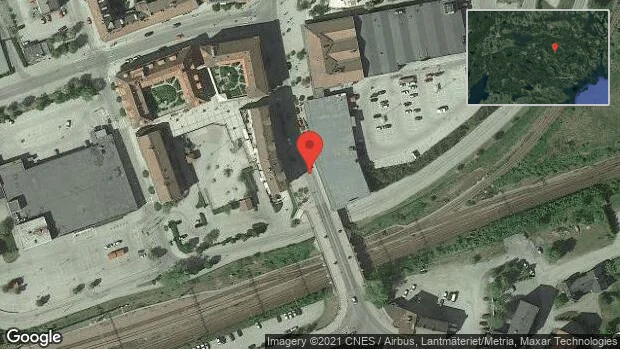 Brinnande fordon stoppar trafiken på väg 681