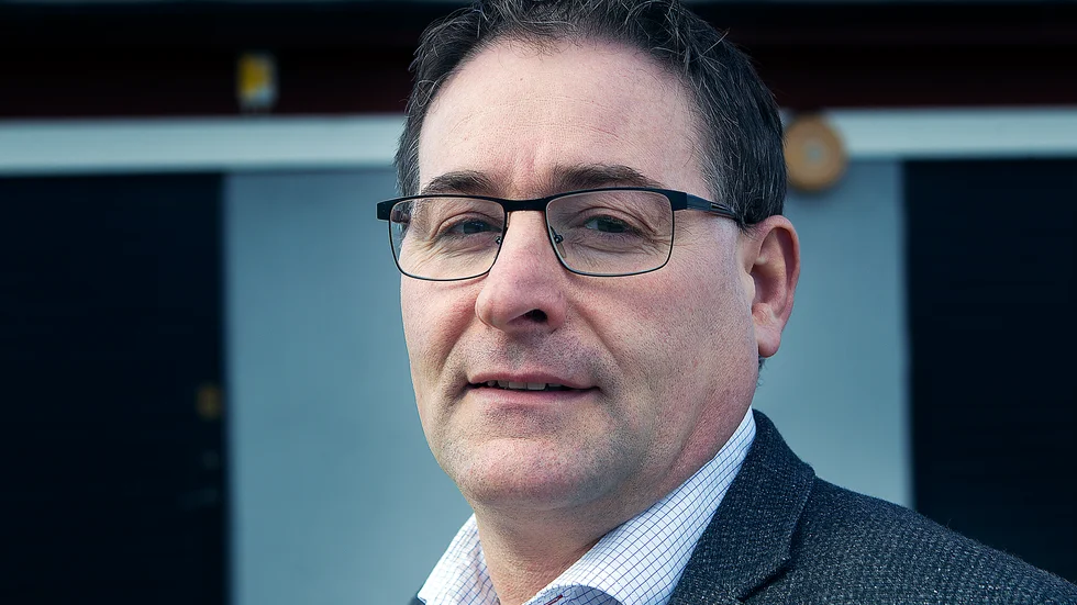 Daniel Starkengren förklarar förändringen av planerna.
