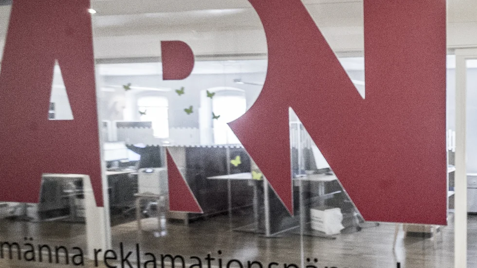 En Nyköpingsbo fick rätt av Allmänna reklamationsnämnden efter att ha krävts på tusentals kronor för repor på ett tak till en hyrbil som upptäcktes efter att bilen var besiktad och betald.