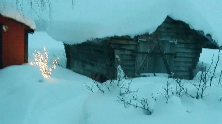 Lada i full vinterskrud.