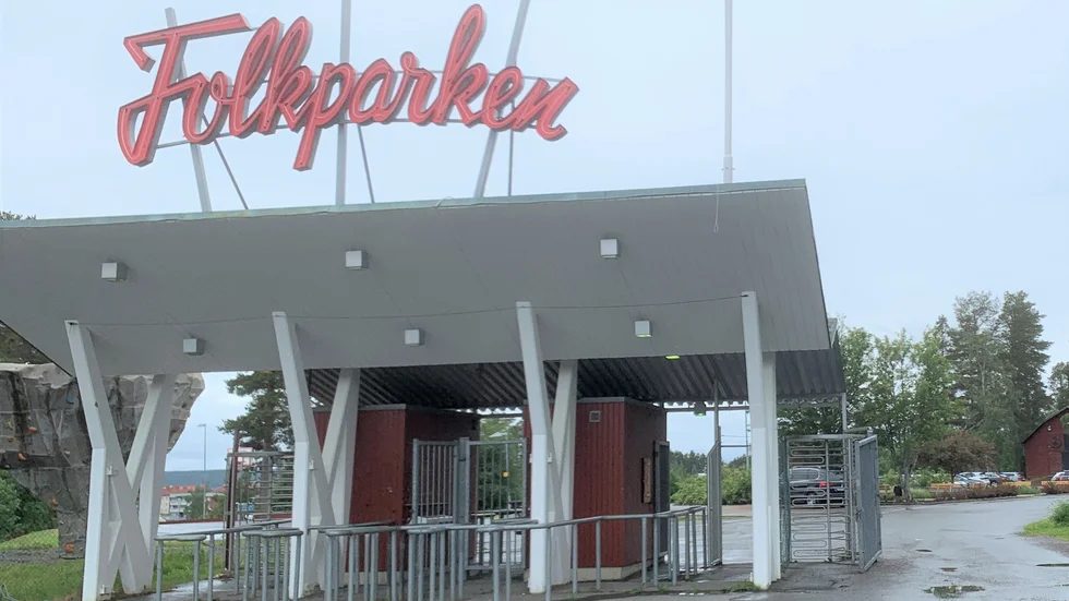 Utanför Folkparken i Skellefteå finns det parkeringytor att nyttja. Där står bland annat hockeybesökrna under matcher.