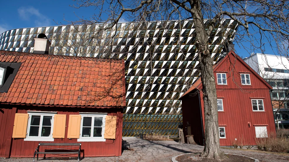 Exteriörbild på Aula Medica på Karolinska institutet i Solna. Arkivbild.
