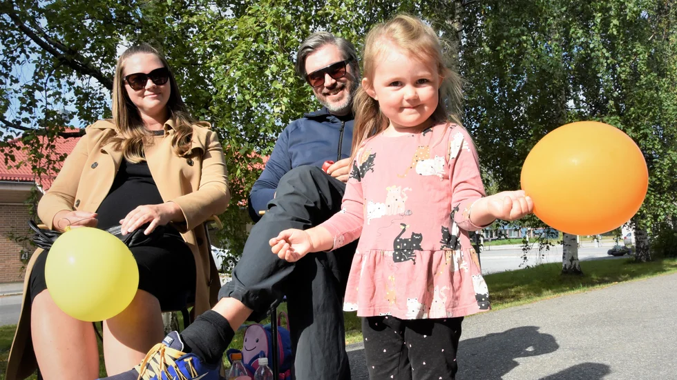Liv, 3 år, var på invigningen tillsammans med Susanne och David Sjödin.